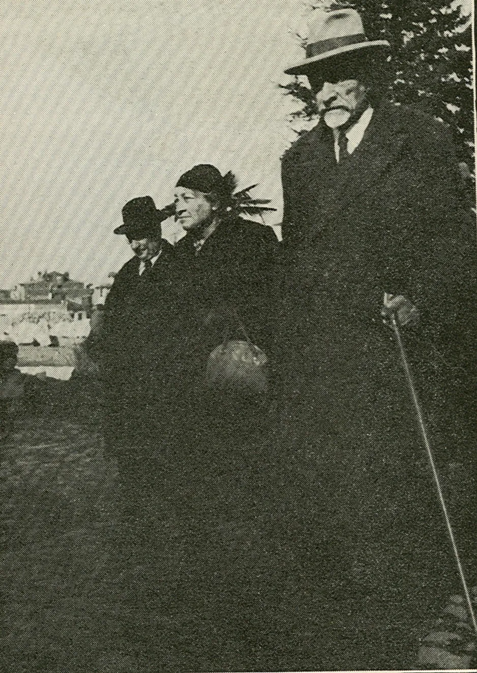 İbrahim Ethem Dirvana (yanındaki eşi)