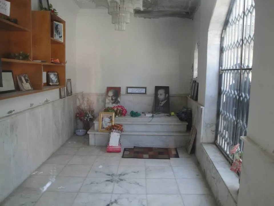 Ali Şeriati'nin mezarı (Şam Zeynebiye yakınında)