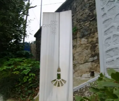 Edip Cansever'in mezarı