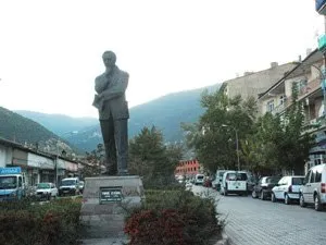 Tarık Buğra heykeli, Akşehir