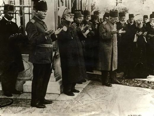 Sultan M.  Vahdeddin ülkeden ayrılırken