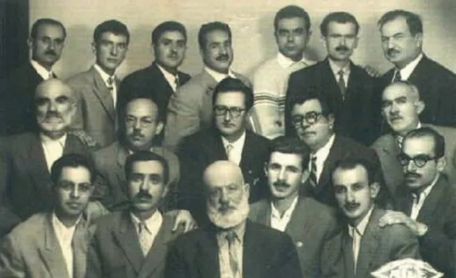 1958’de Ankara’da hapis yatan Risale-i Nur talebeleri, avukatları ve misafirleri: Üst sıra soldan: Cemaleddin Günel, Ahmet Kalgay Ural, Bayram Yüksel, Salih Özcan, Kıbrıslı İzber Hikmet Ağalar, Mehmet Ziver (Zübeyir) Gündüzalp, Mehmet Özkan.Orta sıra: Tâhirî Mutlu, Av. Mustafa Egemen, Av. Bekir Berk, Av. Vecihi Işık, Süleyman Rüşdü Çakın.Alt sıra: Mustafa Cahid Türkmenoğlu, Mustafa Sungur, Bekir Samî Hocaefendi, Mehmed Said Özdemir, Mehmet Emin Birinci, Ahmet İhsan Genç”.