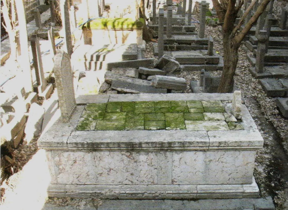 Bıyıklı (Fatih) Mehmet Paşa'nın kabri - Kurşunlu Camii haziresi