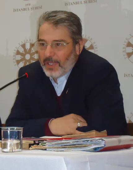 Esra Albayrak'ın babası yazar Sadık Albayrak