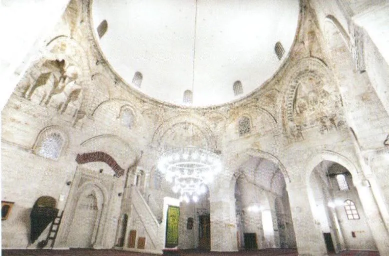Selahaddin-i  Eyyubi Camii (Silvan), içerden görünüm