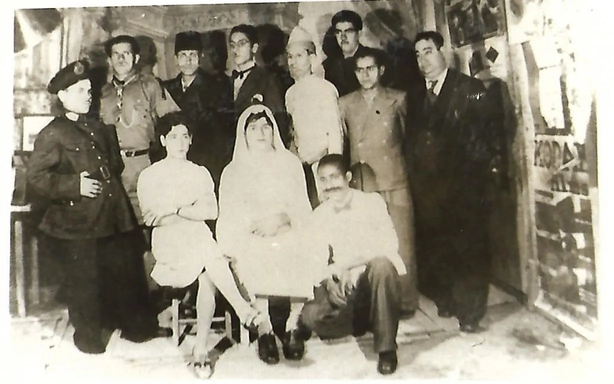 Ayaktakilerden Sağ Başta