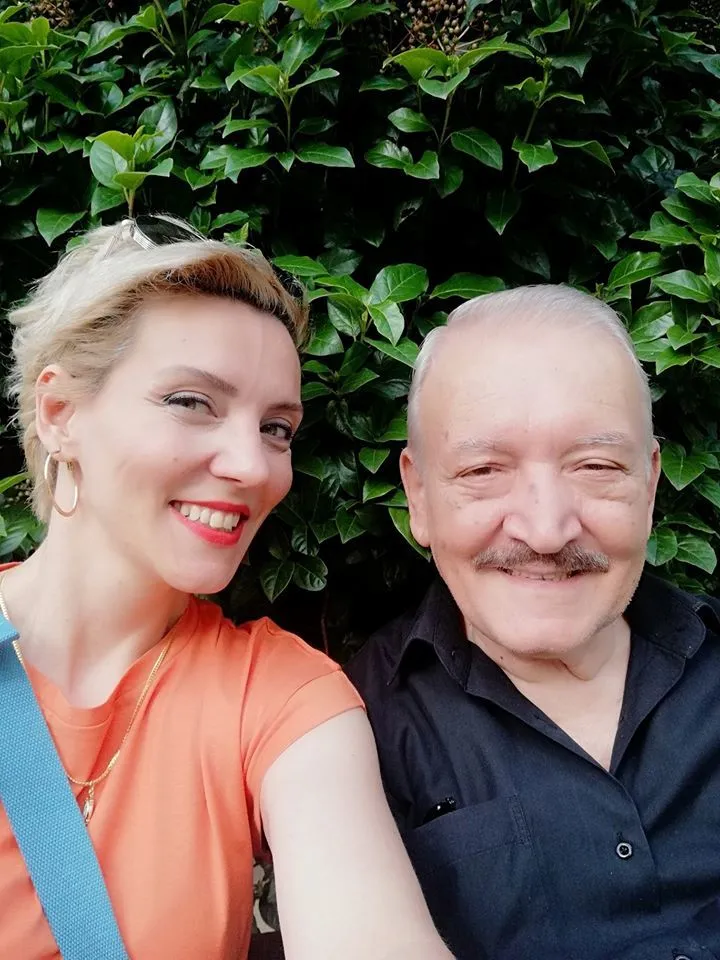 İhsan Işık, kızı Özlem Işık'la