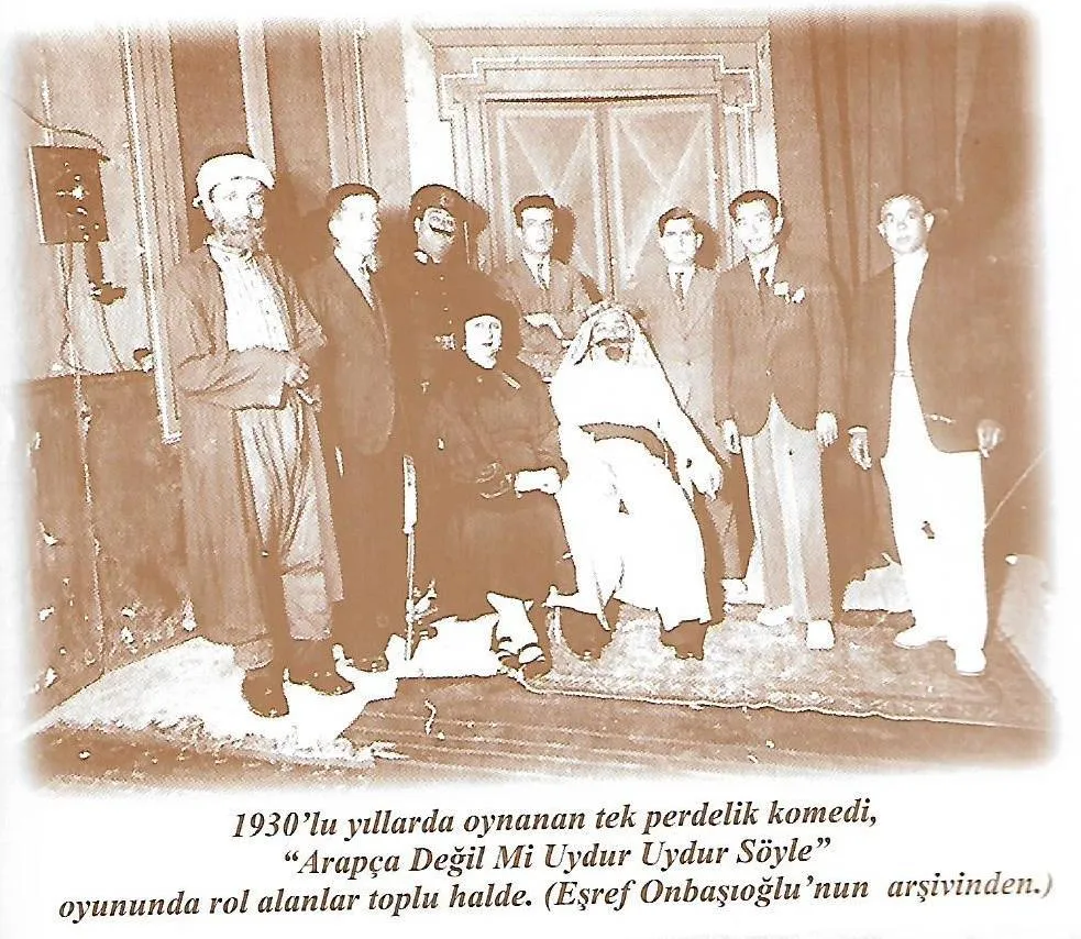Ayaktakilerden Soldan Üçüncü.