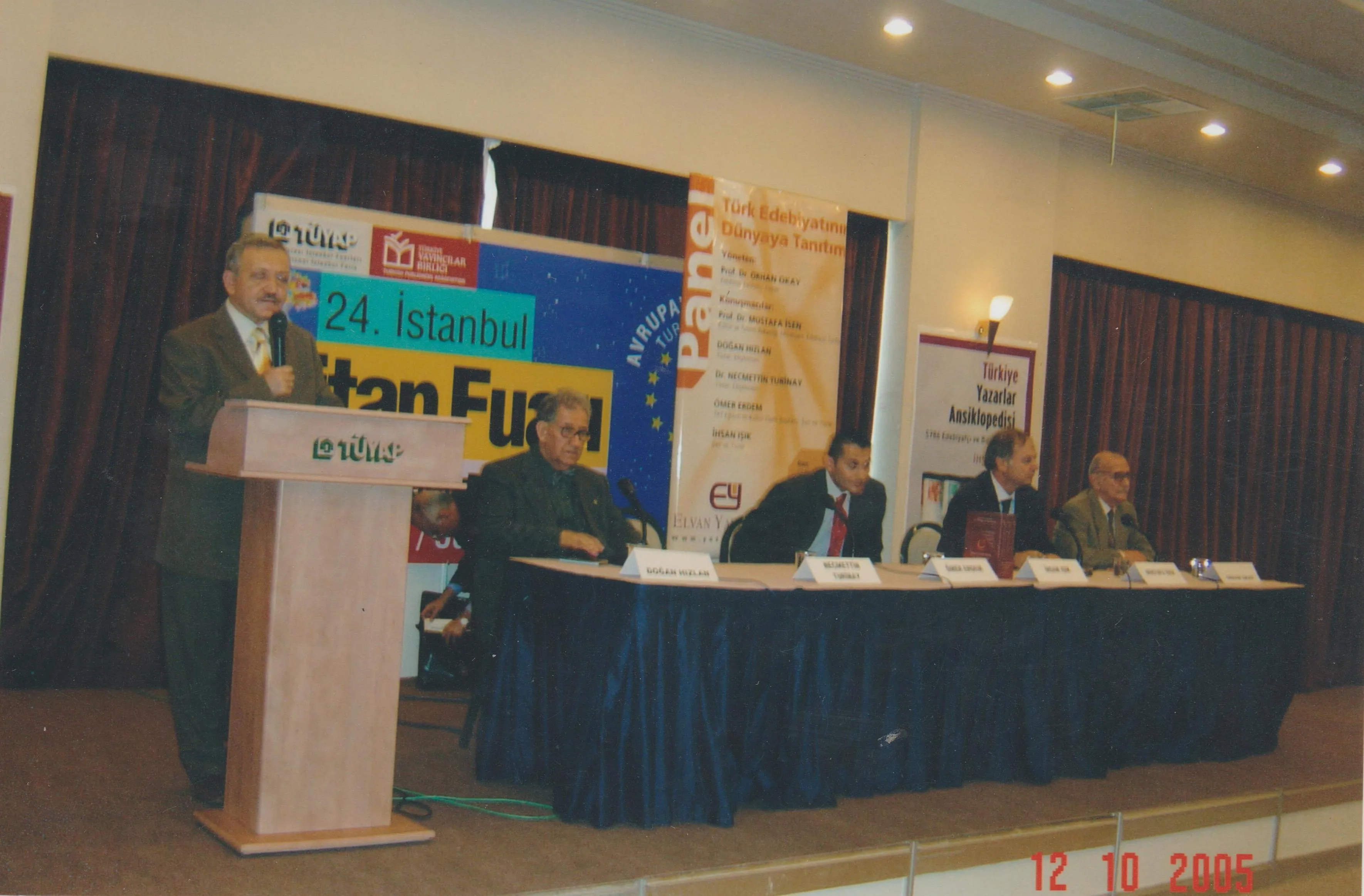 Türk Edebiyatının Dünyaya Tanıtımı Paneli - Doğan Hızlan, Necmettin Turinay, Ömer Erdem, İhsan Işık, Mustafa İsen. Orhan Okay (12 Ekim 2005) 2