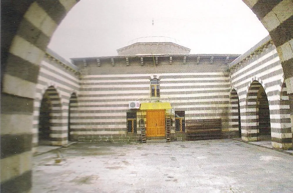 Husrev Paşa Medresesi Harim kuzey cephesi