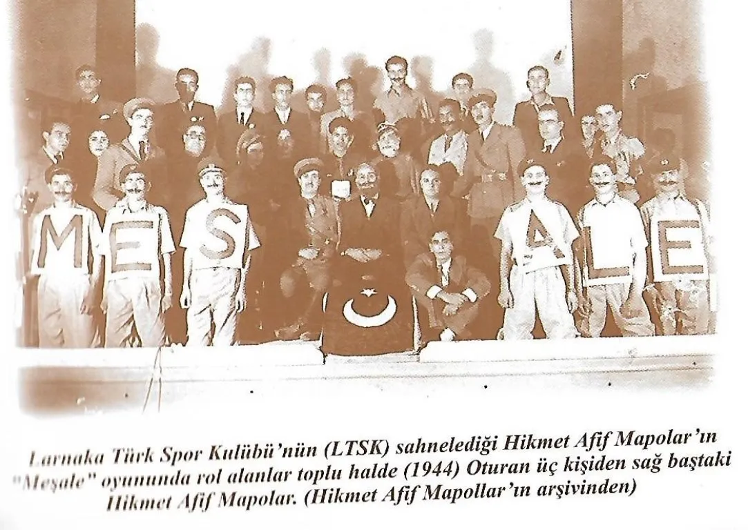 Oturanlardan Sağdan Birinci Hikmet Afif Mapolar. İkinci Sırada Ayaktakilerden Sağdan Dördüncü Osman Talat Alkan.