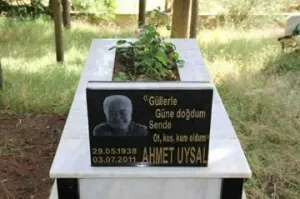 Ahmet Uysal'ın kabri (Edremit)