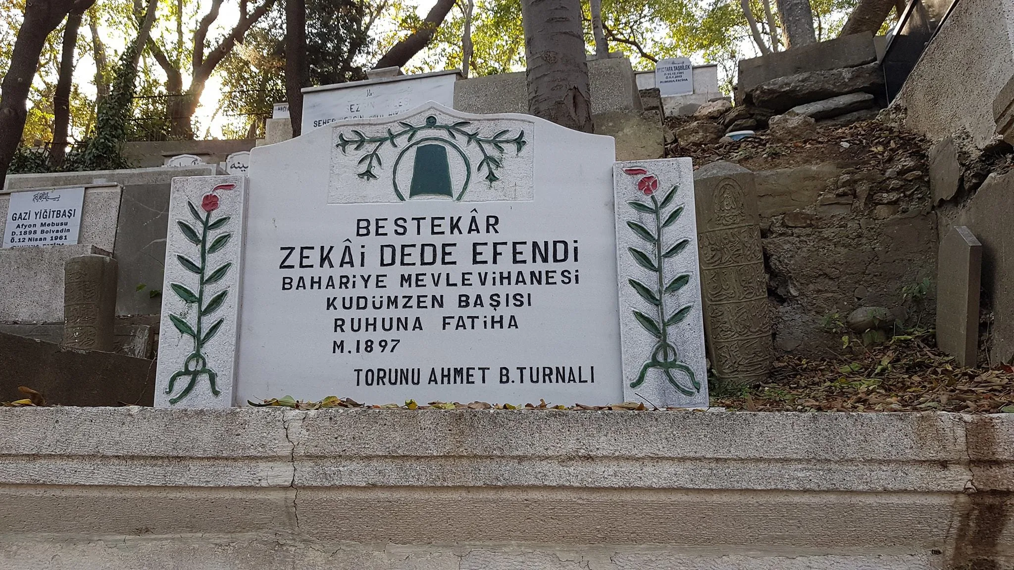 Zekai Dede'nin kabri