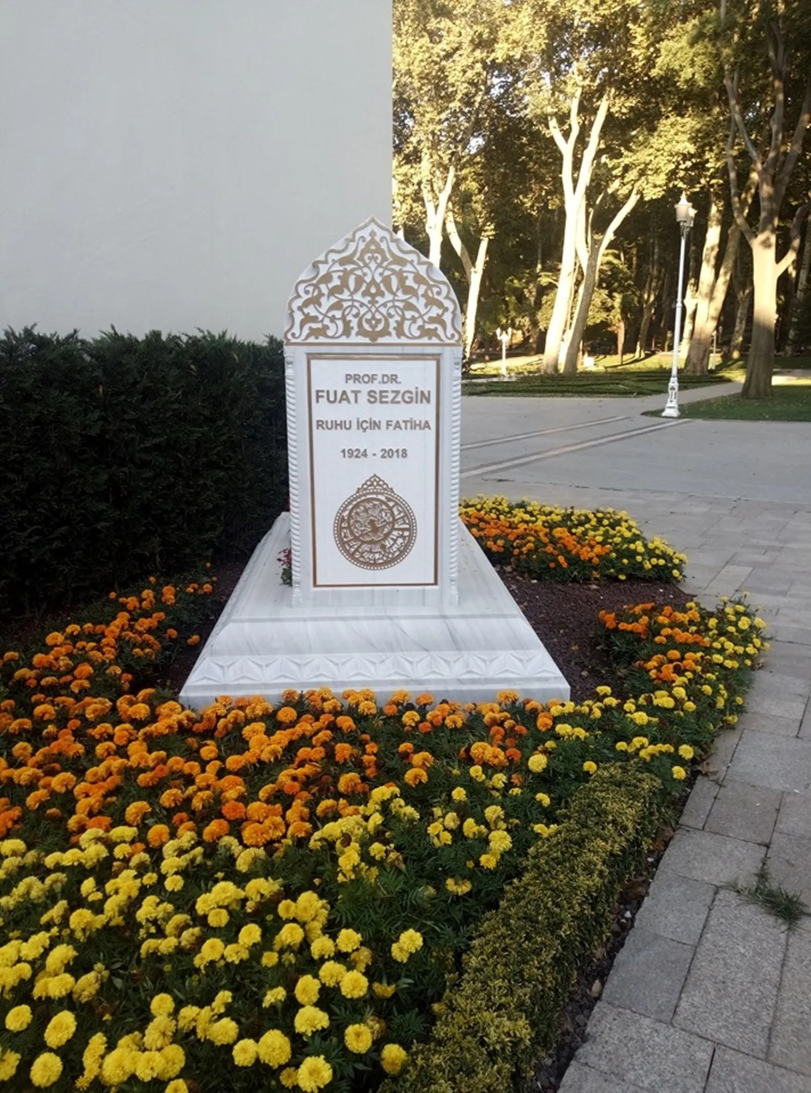 Gülhane Parkı’nda Fuat Sezgin’in mezarı