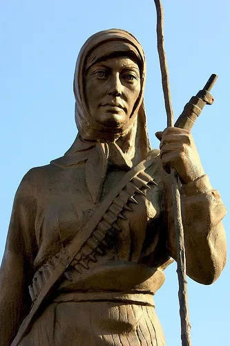 Şerife Bacı Anıtı