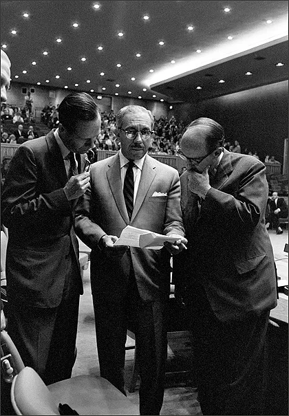 Orhan Eralp BM Güvenlik Konseyinde bir açıklama okuyor (1964)