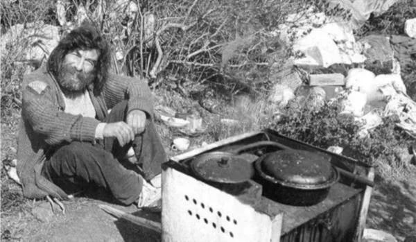 1991 yılından sonra uzun süre İstanbul, Büyükada'da inzivaya çekilmişti