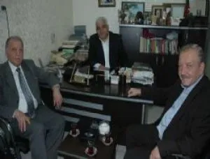 İhsan Işık, Yeni Şark Postası ve Milli Hakimiyet gazetelerini çıkarmış olan Hikmet Hamzaoğulları ve Yeni Yurt gazetesi genel yayın yönetmeni İbrahim Evirgen