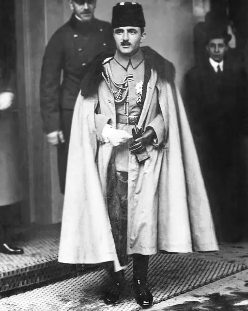 Enver Paşa Medine ziyaretinde