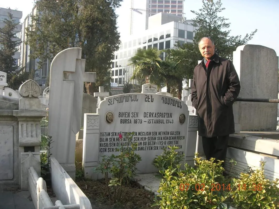 Turhan Taşan, Bimen Şen'in kabrinde