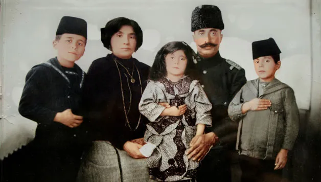 Nusret Suman-Naciye Suman-İsmail-Hakkı-Bey-Fikret-Suman-Kucaktaki Nedret Ekşigil