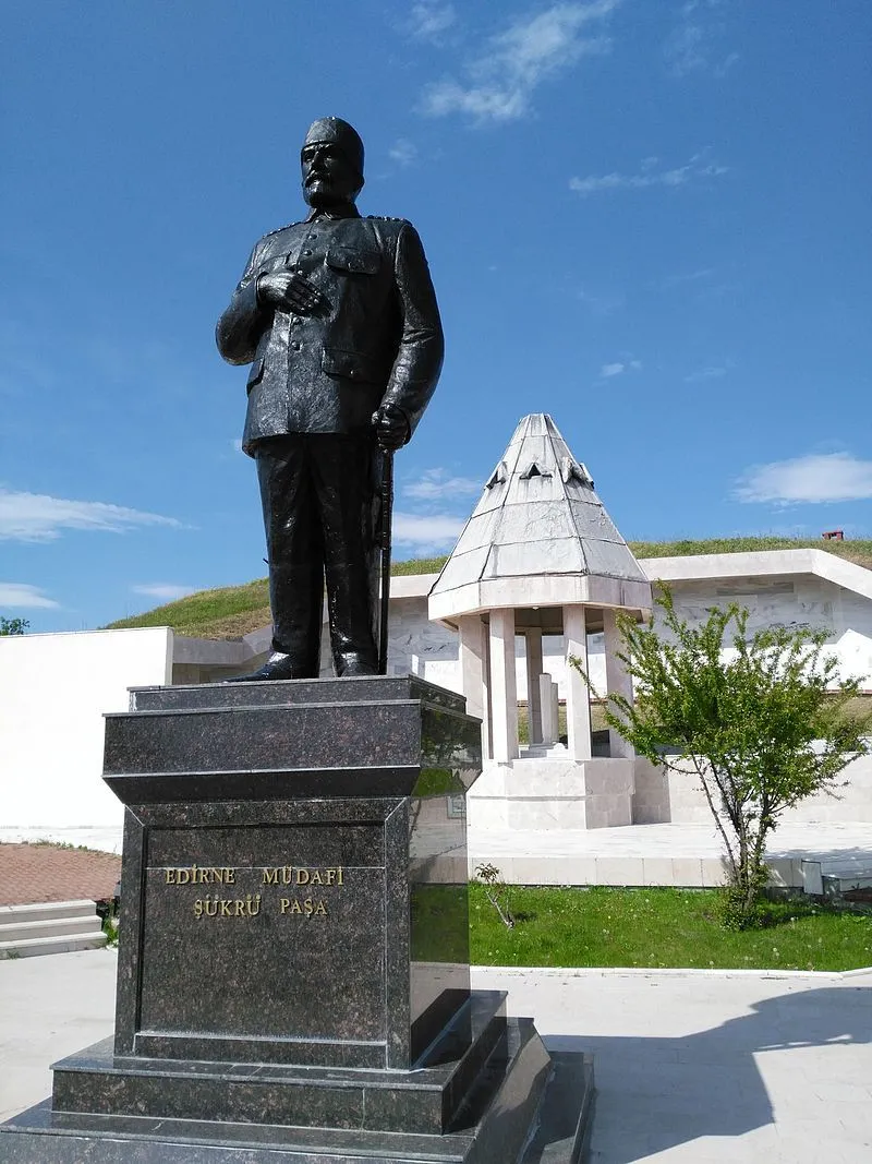 Mehmed Şükrü Paşa Anıtı ve mezarı