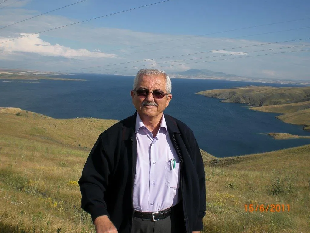 Hırfanlı Gölü kıyısında