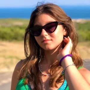 Dora Dalgıç