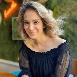 İrem Sansak biyografi fotoğrafı