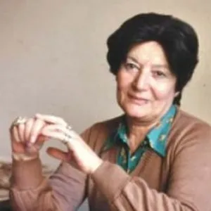 Nezihe Araz