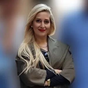 Lesli Karavil