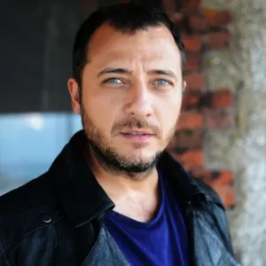Yiğit Özşener