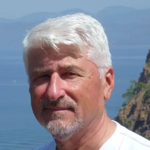 Hüseyin Akyüz (Edebiyatçı)