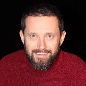 Ertuğrul Şakar (Oyuncu)