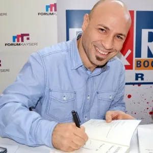 Kahraman Tazeoğlu