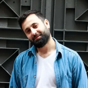 Tolga Bayraklı